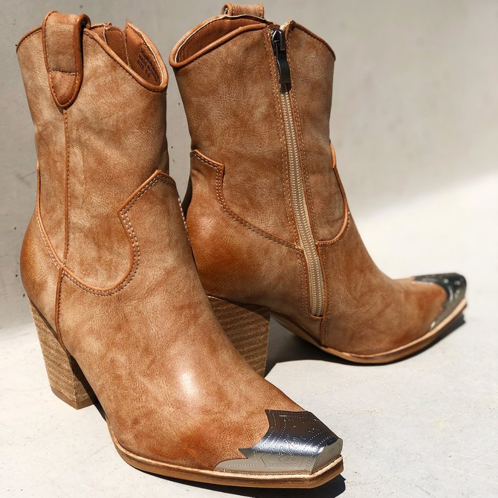 NEW Distressed Nude PU Leather Metal Toe Block Heel Cowgirl Western Ankle Boots - Picture 2 of 15